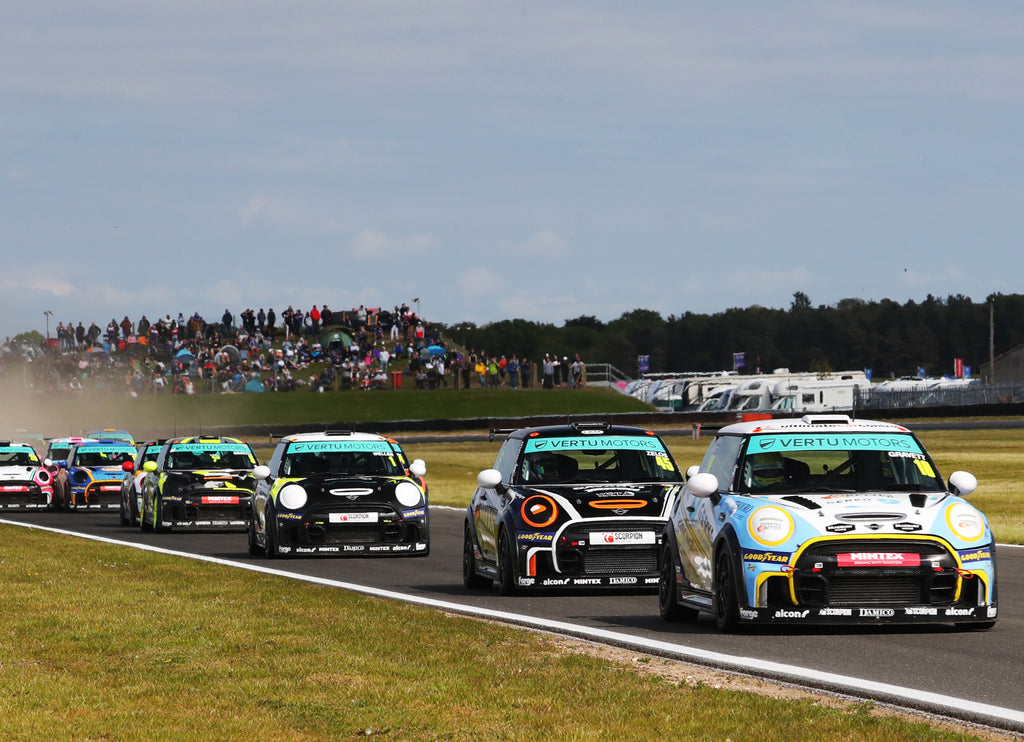 Bradley Gravett Scores New Personal Best at Snetterton